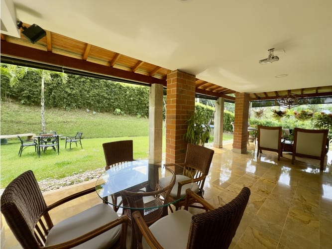 Casa de 4 alcobas en venta en La Sebastiana, Envigado, 388 m² · foto 4 de 6
