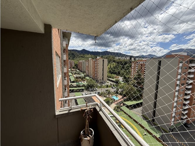 Apartamento de 3 alcobas en venta en Laureles, Medellín, 78 m² · foto 3 de 6