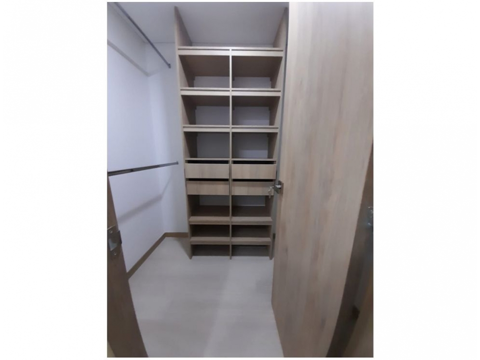 Apartamento en venta en El Poblado, Medellín · foto 5 de 24