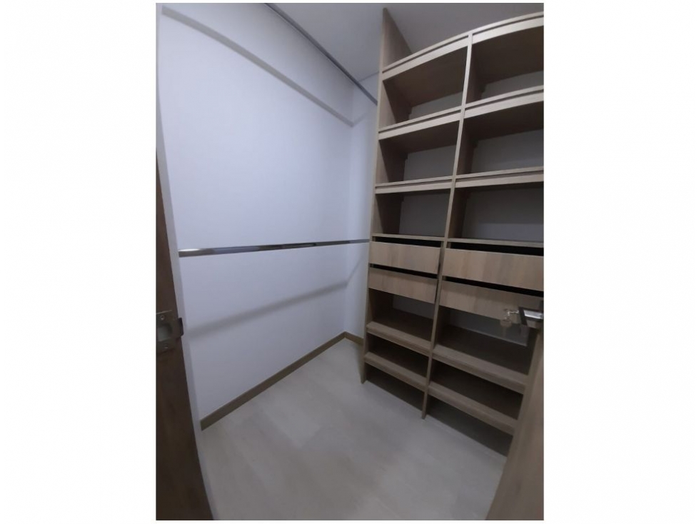 Apartamento en venta en El Poblado, Medellín · foto 7 de 24