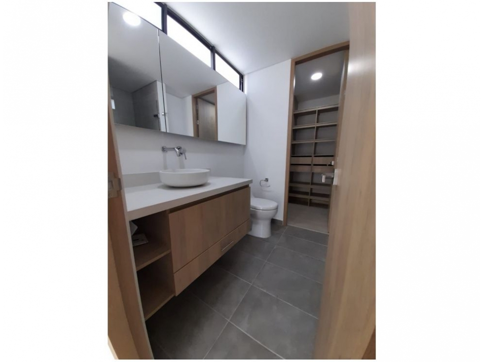 Apartamento en venta en El Poblado, Medellín · foto 18 de 24