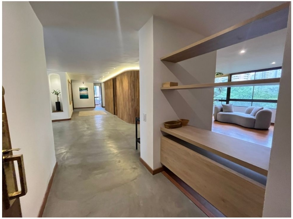 Apartamento en venta en El Poblado, Medellín · foto 2 de 24
