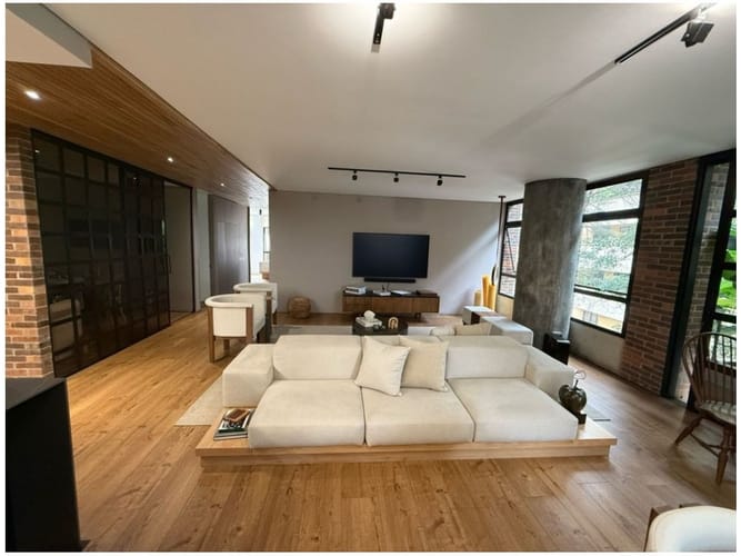 Apartamento de 2 alcobas en venta en El Diamante No. 2, Medellín, 202 m² · foto 2 de 22