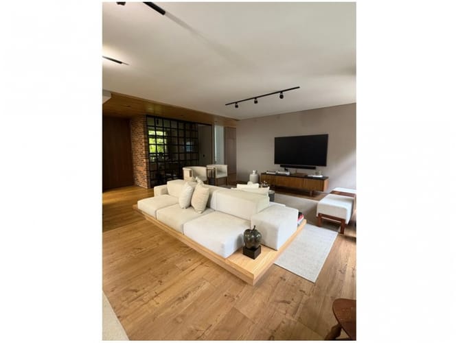 Apartamento de 2 alcobas en venta en El Diamante No. 2, Medellín, 202 m² · foto 3 de 22