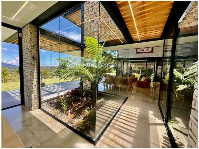 Casa de 3 alcobas en venta en Loma Del Chocho, Envigado, 450 m² · foto 2 de 24