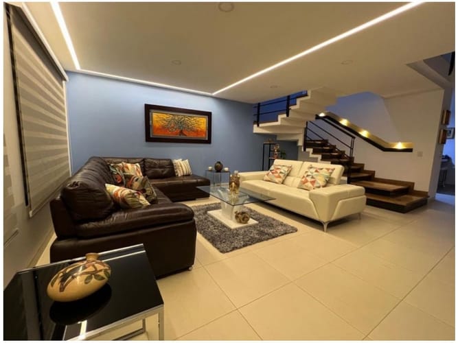 Casa de 3 alcobas en venta en Centro, Rionegro, 200 m² · foto 2 de 24