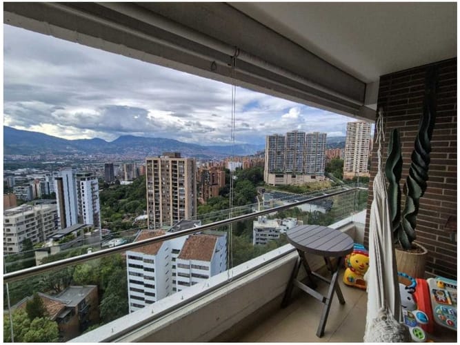 Apartamento en venta en El Poblado, Medellín · foto 3 de 14