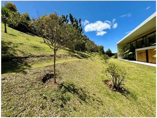 Casa de 3 alcobas en venta en Loma Del Chocho, Envigado, 450 m² · foto 16 de 24