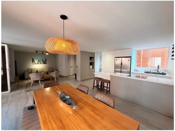 Apartamento de 3 alcobas en venta en El Poblado, Medellín, 140 m² · foto 2 de 24
