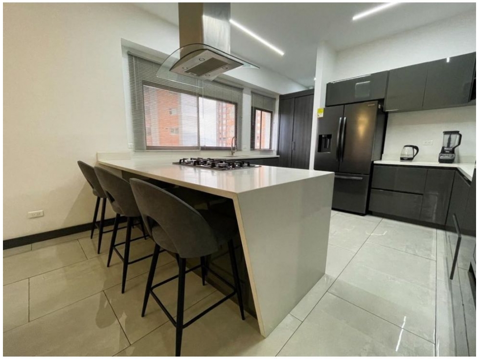 Apartamento en venta en El Poblado, Medellín · foto 2 de 24