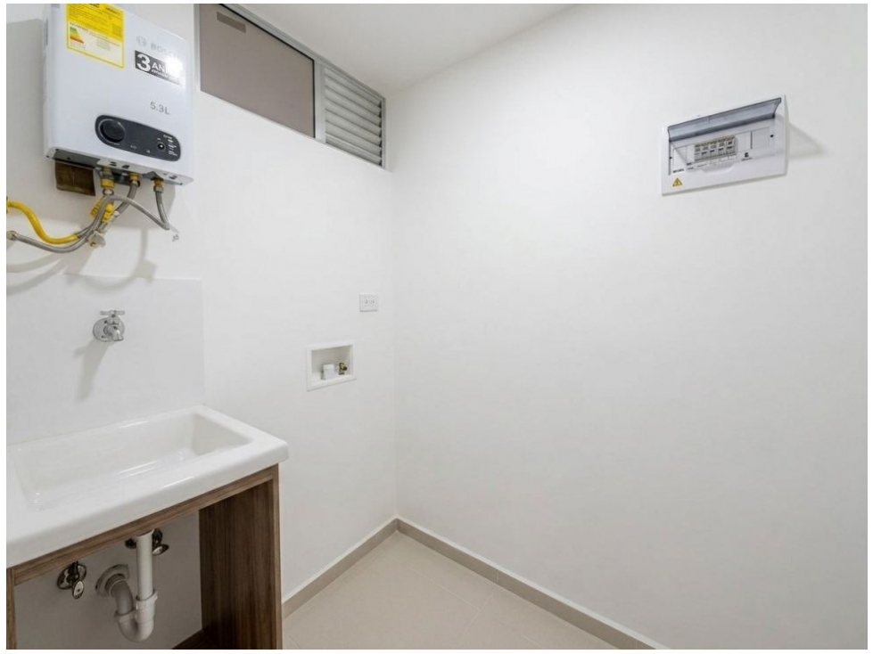 Apartamento en venta en Zona Industrial No. 1, Itagüí · foto 4 de 12