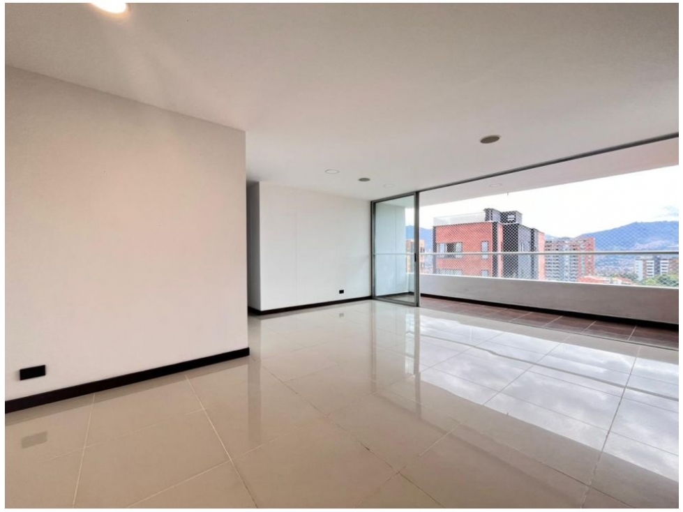 Apartamento en venta en Cumbres, Envigado · foto 2 de 22