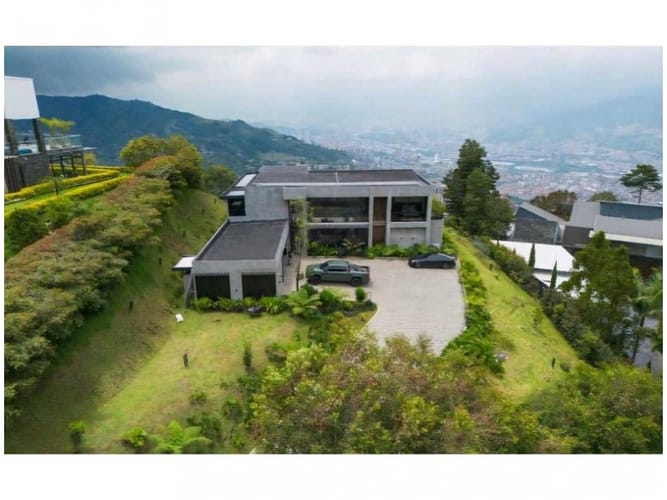 Casa de 3 alcobas en venta en Las Palmas, Envigado, 844 m² · foto 2 de 15