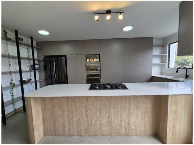 Apartamento de 3 alcobas en venta en El Poblado, Medellín, 195 m² · foto 2 de 24