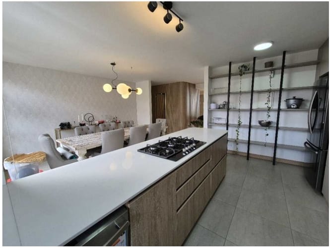 Apartamento de 3 alcobas en venta en El Poblado, Medellín, 195 m² · foto 3 de 24