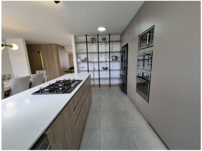 Apartamento de 3 alcobas en venta en El Poblado, Medellín, 195 m² · foto 4 de 24