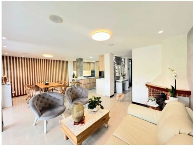 Casa de 3 alcobas en venta en Primavera, Envigado, 255 m² · foto 2 de 20