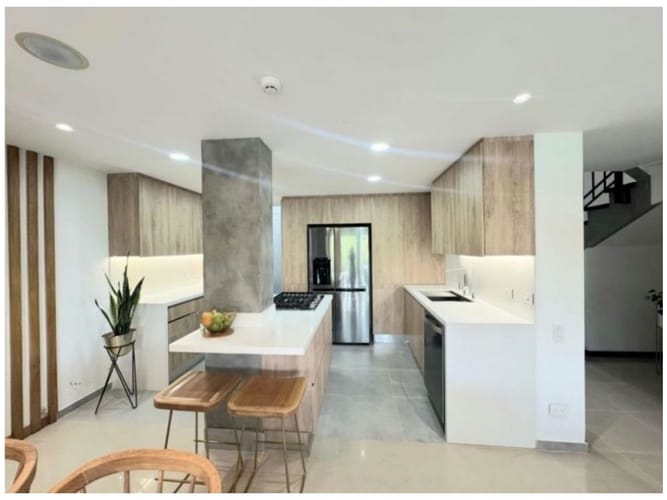 Casa de 3 alcobas en venta en Primavera, Envigado, 255 m² · foto 3 de 20