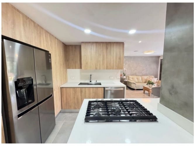 Casa de 3 alcobas en venta en Primavera, Envigado, 255 m² · foto 6 de 20