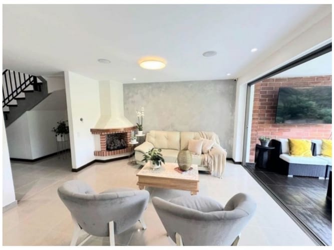 Casa de 3 alcobas en venta en Primavera, Envigado, 255 m² · foto 7 de 20
