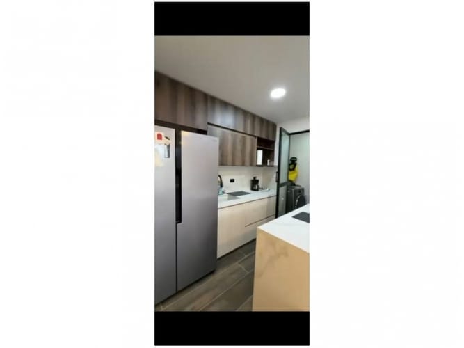 Apartamento de 2 alcobas en venta en La Castellana, Medellín, 75 m² · foto 2 de 12