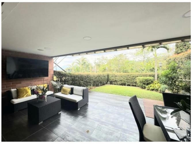 Casa de 3 alcobas en venta en Primavera, Envigado, 255 m² · foto 9 de 20