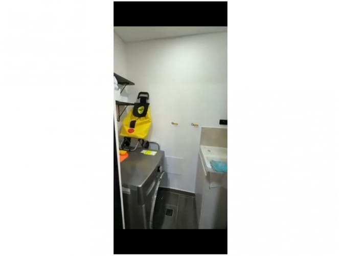 Apartamento de 2 alcobas en venta en La Castellana, Medellín, 75 m² · foto 3 de 12