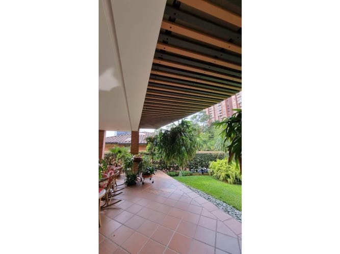 Casa de 4 alcobas en venta en La Calera, Medellín, 293 m² · foto 2 de 6