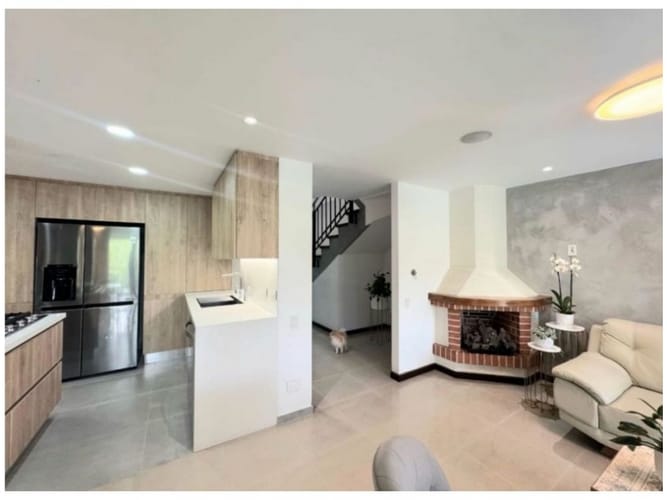 Casa de 3 alcobas en venta en Primavera, Envigado, 255 m² · foto 10 de 20