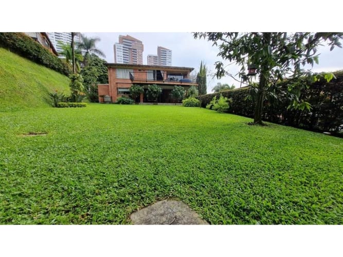 Casa de 4 alcobas en venta en La Calera, Medellín, 293 m² · foto 3 de 6