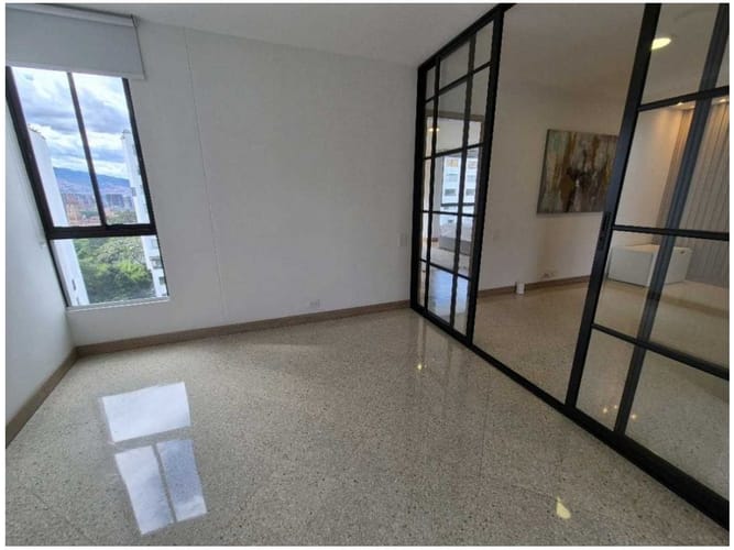 Apartamento de 3 alcobas en venta en El Poblado, Medellín, 195 m² · foto 23 de 24