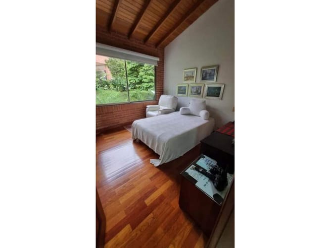 Casa de 4 alcobas en venta en La Calera, Medellín, 293 m² · foto 5 de 6