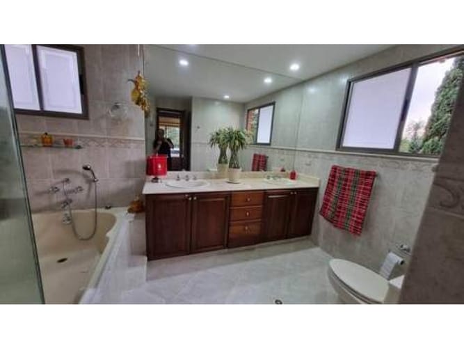 Casa de 4 alcobas en venta en La Calera, Medellín, 293 m² · foto 6 de 6