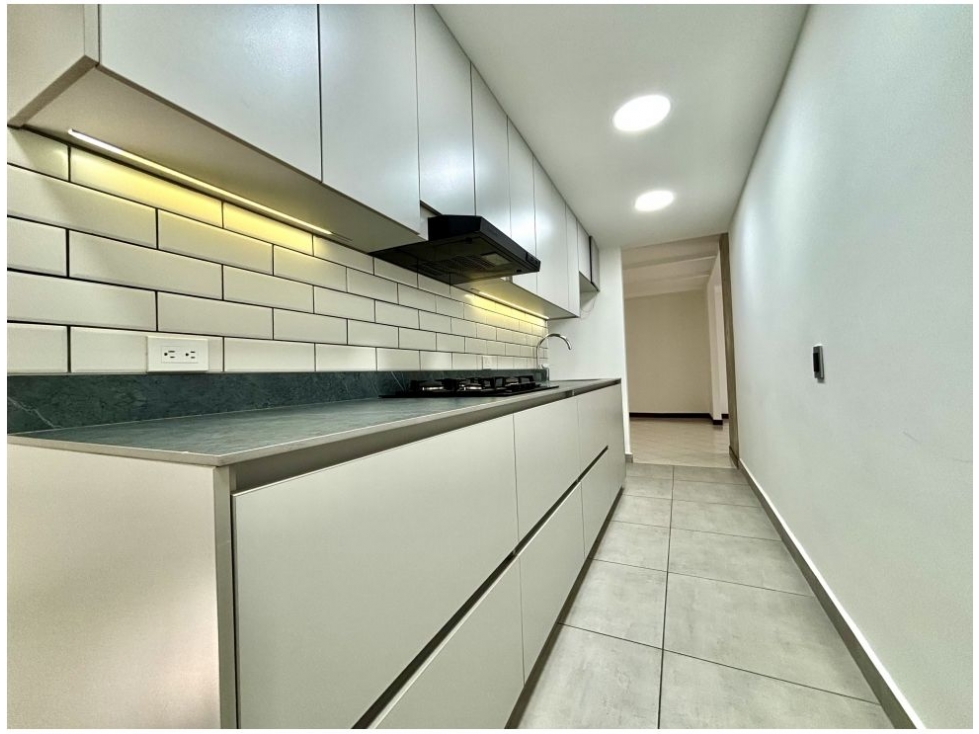 Apartamento en venta en El Poblado, Medellín · foto 7 de 23