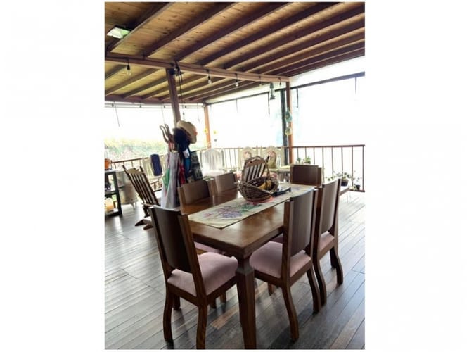 Casa de 5 alcobas en venta en Santa Elena, Medellín, 350 m² · foto 5 de 13