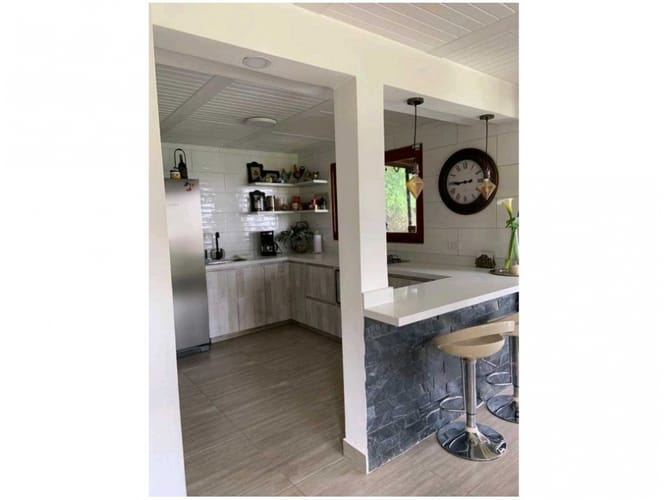Casa de 5 alcobas en venta en Santa Elena, Medellín, 350 m² · foto 8 de 13