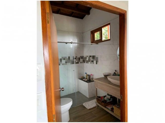 Casa de 5 alcobas en venta en Santa Elena, Medellín, 350 m² · foto 9 de 13