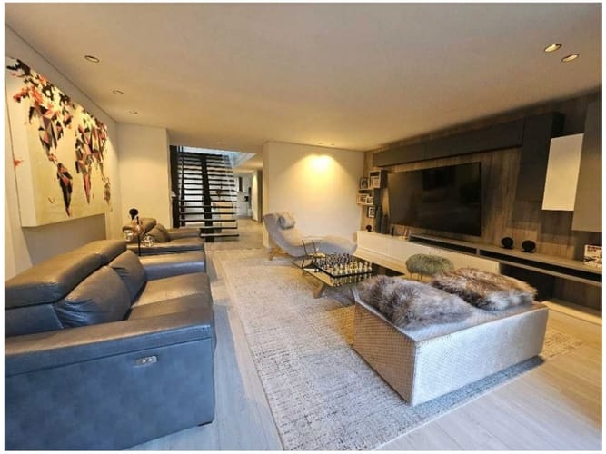 Casa de 4 alcobas en venta en Altos Del Poblado, Medellín, 730 m² · foto 2 de 14