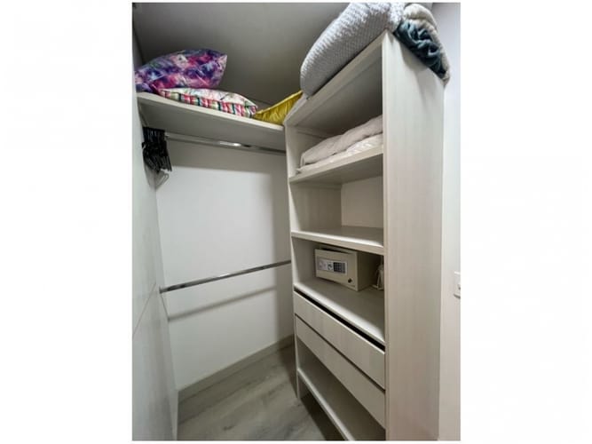 Apartaestudio en venta en El Poblado, Medellín, 63 m² · foto 13 de 21