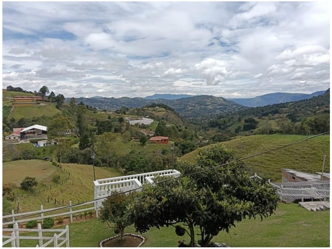 Finca en venta en La Mejia, Guarne, 1150 m² · foto 2 de 17