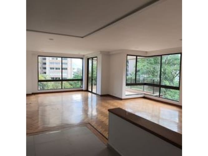 Apartamento de 3 alcobas en venta en El Poblado, Medellín, 200 m² · foto 1 de 24
