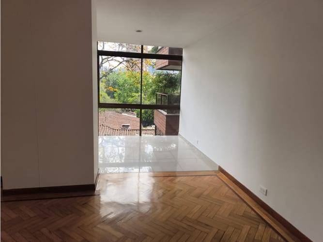 Apartamento de 3 alcobas en venta en El Poblado, Medellín, 200 m² · foto 2 de 24
