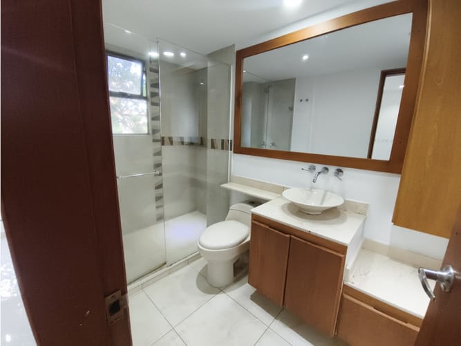 Apartamento de 3 alcobas en venta en El Poblado, Medellín, 200 m² · foto 5 de 24