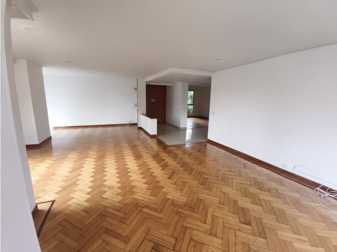 Apartamento de 3 alcobas en venta en El Poblado, Medellín, 200 m² · foto 6 de 24