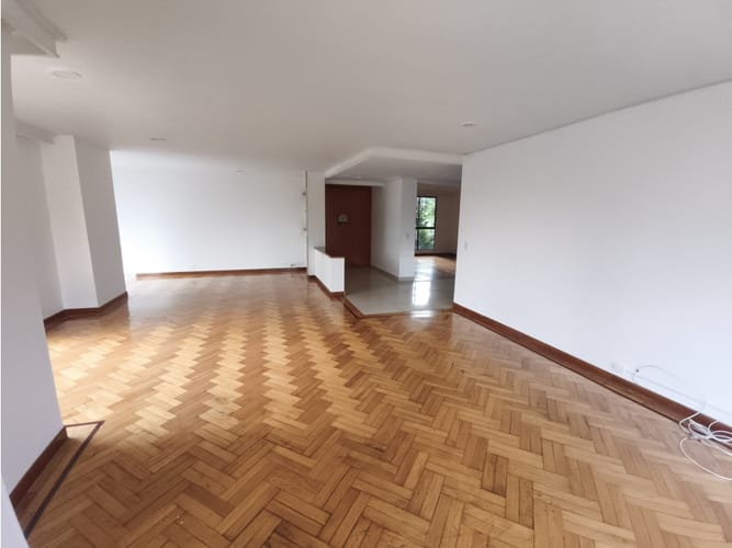 Apartamento de 3 alcobas en venta en El Poblado, Medellín, 200 m² · foto 8 de 24