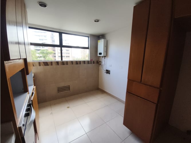 Apartamento de 3 alcobas en venta en El Poblado, Medellín, 200 m² · foto 16 de 24