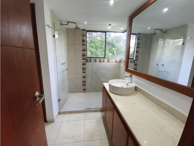 Apartamento de 3 alcobas en venta en El Poblado, Medellín, 200 m² · foto 23 de 24