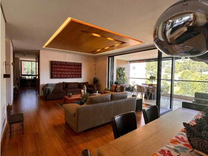 Apartamento de 4 alcobas en venta en Los Naranjos, Medellín, 238 m² · foto 2 de 18