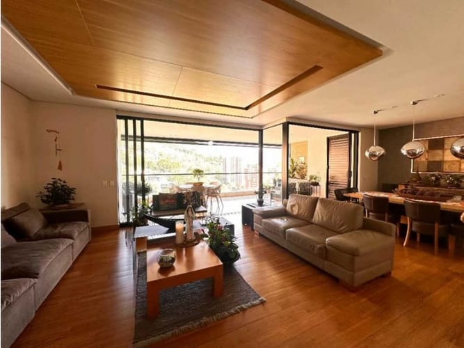 Apartamento de 4 alcobas en venta en Los Naranjos, Medellín, 238 m² · foto 3 de 18