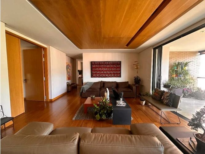 Apartamento de 4 alcobas en venta en Los Naranjos, Medellín, 238 m² · foto 5 de 18